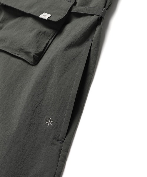 Snow Peak(スノーピーク)の「Snow Peak / Root Women's Sleeveless Dress ルート スリーブレスドレス ワンピース(ワンピース・レディース・ブラック/ダークカーキ・S/M/L)」の3枚目の写真