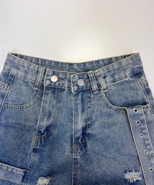 NANEA(ナネア)の「クラッシュダメージ 多ポケットワイドデニムパンツ(デニムパンツ・レディース・ブラック/ブルー・SMALL)」の7枚目の写真
