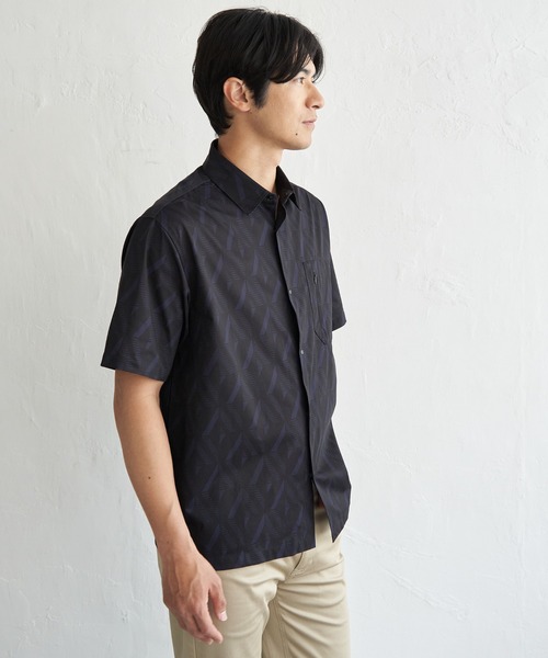ikka(イッカ)の「【接触冷感】GOKU楽 AIR冷感シャツ【セットアップ対応】(シャツ/ブラウス・メンズ・ブラック/ネイビー/グレー/ライトグレー/ベージュ・XL/L/M/S)」の1枚目の写真
