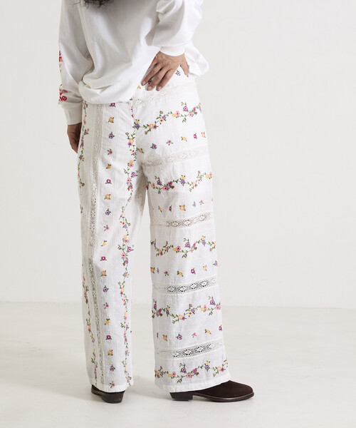 Freada(フリーダ)の「Freada/フリーダ ドビー花刺繍×レースパンツ(その他パンツ・レディース・ブラック/ホワイト・ONE SIZE)」の11枚目の写真