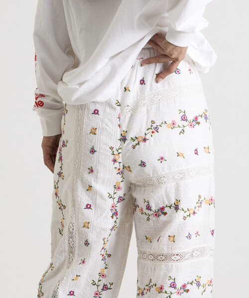 Freada(フリーダ)の「Freada/フリーダ ドビー花刺繍×レースパンツ(その他パンツ・レディース・ブラック/ホワイト・ONE SIZE)」の12枚目の写真
