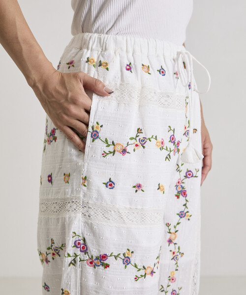 Freada(フリーダ)の「Freada/フリーダ ドビー花刺繍×レースパンツ(その他パンツ・レディース・ブラック/ホワイト・ONE SIZE)」の19枚目の写真