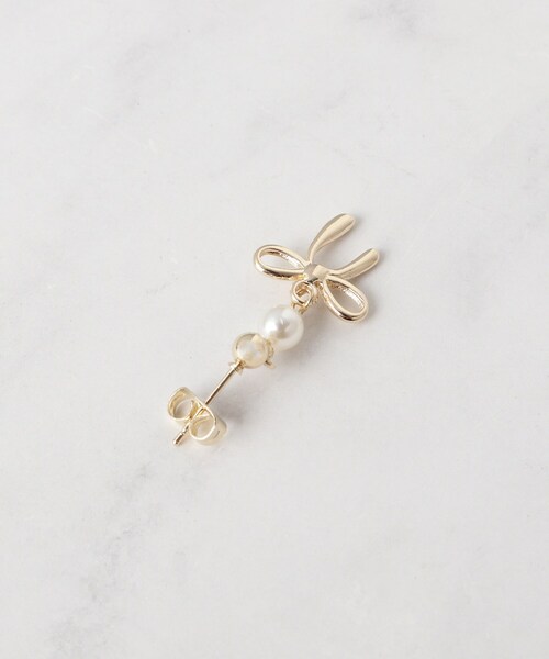 couture brooch(クチュールブローチ)の「フェイクパール付きリボンモチーフピアス(ピアス(両耳用)・レディース・ゴールド・00)」の4枚目の写真