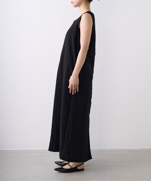 MICA&DEAL(マイカ&ディール)の「Iラインノースリーブワンピース(ワンピース・レディース・チャコールグレー/ブラック/ベージュ・FREE)」の13枚目の写真