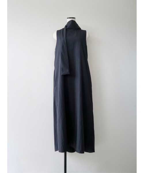 NOWNS(ナウンス)の「Sera | Halter long dress(ワンピース・レディース・ネイビー/アイボリー・FREE)」の3枚目の写真