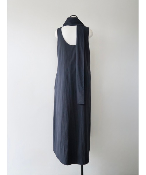 NOWNS(ナウンス)の「Sera | Halter long dress(ワンピース・レディース・ネイビー/アイボリー・FREE)」の5枚目の写真