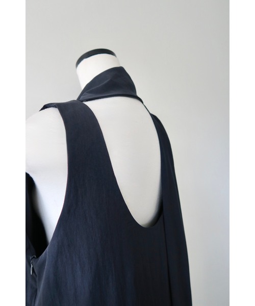 NOWNS(ナウンス)の「Sera | Halter long dress(ワンピース・レディース・ネイビー/アイボリー・FREE)」の6枚目の写真