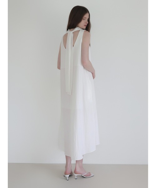 NOWNS(ナウンス)の「Sera | Halter long dress(ワンピース・レディース・ネイビー/アイボリー・FREE)」の10枚目の写真