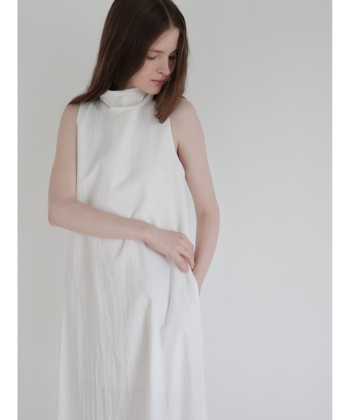 NOWNS(ナウンス)の「Sera | Halter long dress(ワンピース・レディース・ネイビー/アイボリー・FREE)」の16枚目の写真