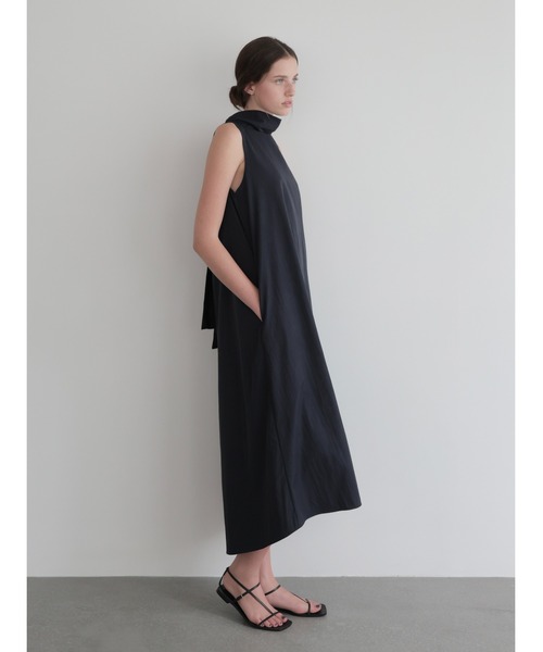 NOWNS(ナウンス)の「Sera | Halter long dress(ワンピース・レディース・ネイビー/アイボリー・FREE)」の18枚目の写真