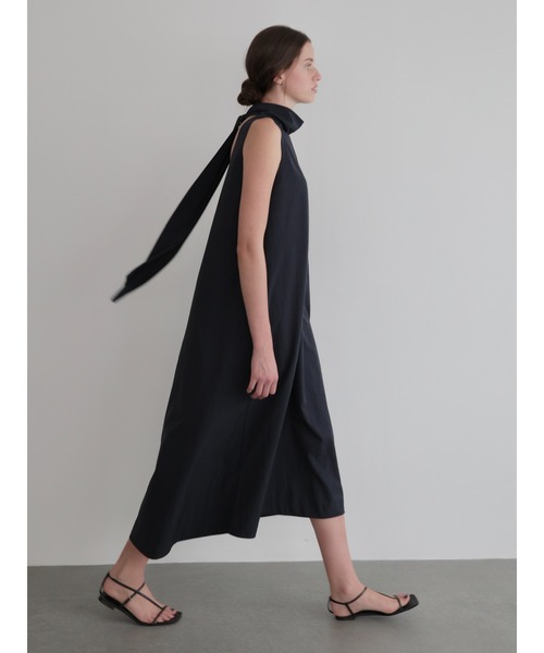 NOWNS(ナウンス)の「Sera | Halter long dress(ワンピース・レディース・ネイビー/アイボリー・FREE)」の20枚目の写真