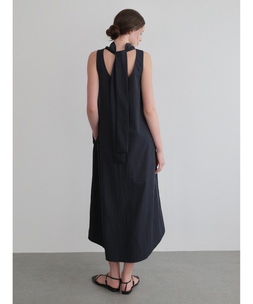 NOWNS(ナウンス)の「Sera | Halter long dress(ワンピース・レディース・ネイビー/アイボリー・FREE)」の9枚目の写真