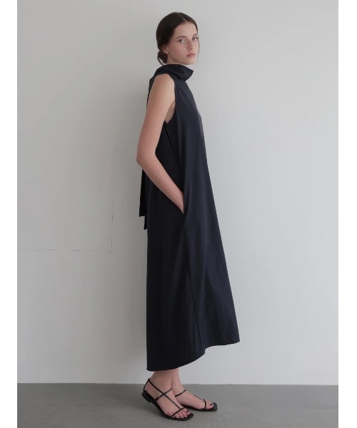 NOWNS(ナウンス)の「Sera | Halter long dress(ワンピース・レディース・ネイビー/アイボリー・FREE)」の19枚目の写真