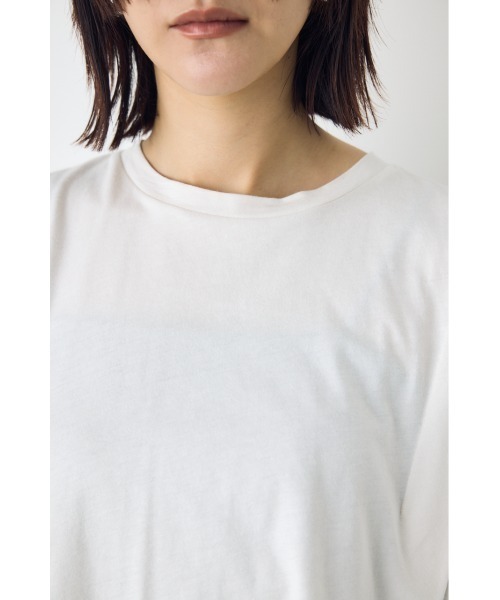 AZUL by moussy(アズールバイマウジー)の「【身長/骨格別着用画像あり】リュクスフローノースリーブトップス フレアカットトップス 春服 秋服 夏服 体系カバー お尻が隠れる(Tシャツ/カットソー・レディース・レッド/オフホワイト/ブラウン/ブラック・SMALL/MEDIUM)」の15枚目の写真