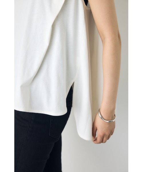 AZUL by moussy(アズールバイマウジー)の「【身長/骨格別着用画像あり】リュクスフローノースリーブトップス フレアカットトップス 春服 秋服 夏服 体系カバー お尻が隠れる(Tシャツ/カットソー・レディース・レッド/オフホワイト/ブラウン/ブラック・SMALL/MEDIUM)」の18枚目の写真