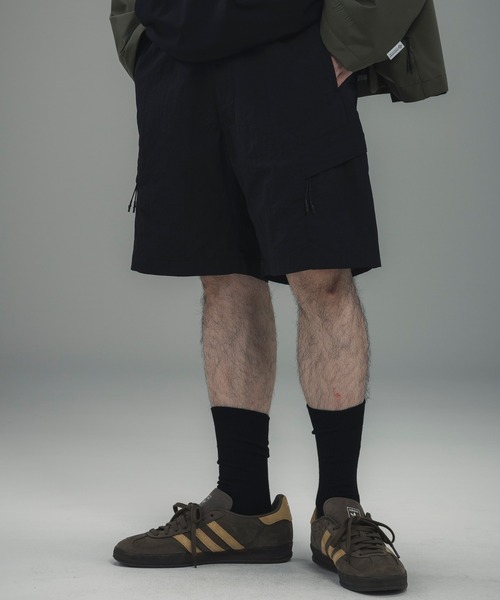 +phenix(プラスフェニックス)の「+phenix(プラスフェニックス)UTILITY POCKET SHORTS / ユーティリティポケット ショーツ(その他パンツ・メンズ・カーキ/ブルー/オレンジ/ブラック・M/L)」の2枚目の写真