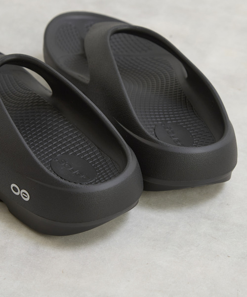 MEN'S MELROSE（メンズメルローズ）の「【OOFOS/ウーフォス】OOriginal+ / ウーオリジナルプラス / リカバリーサンダル（サンダル・メンズ・ブラック・2/3/4）」の6枚目の写真