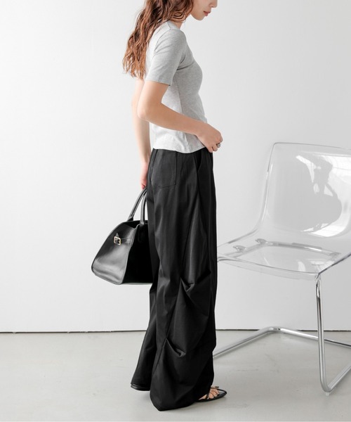AMELY(エミリー)の「サイドタックボリュームワイドパンツ(その他パンツ・レディース・ブラック/ベージュ/アイボリー・L/M)」の4枚目の写真
