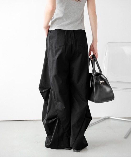 AMELY(エミリー)の「サイドタックボリュームワイドパンツ(その他パンツ・レディース・ブラック/ベージュ/アイボリー・L/M)」の6枚目の写真