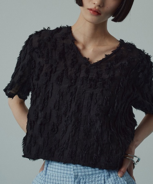 W:Huku(フーク)の「【W:Huku / コットンフリンジジャガード】Vネック 半袖 トップス / Cotton Fringe Jacquard V-Neck Top(シャツ/ブラウス・レディース・ブラック/イエロー系その他/ホワイト・FREE)」の2枚目の写真