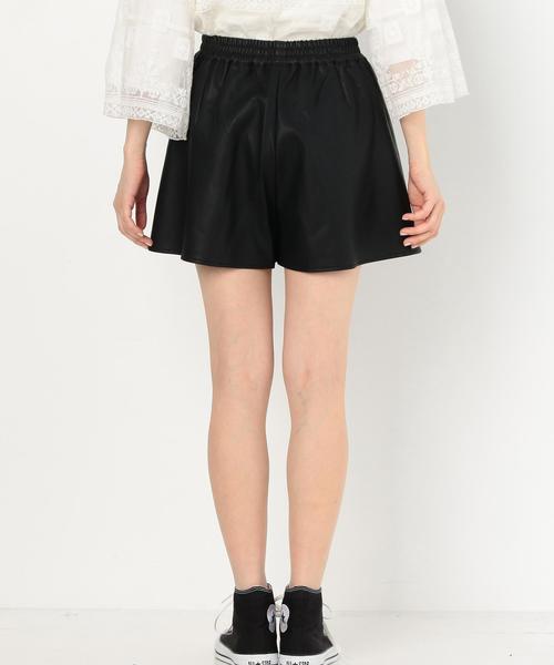 Another Edition（アナザーエディション）の「theFIFTHフェイクレザーショートパンツ/theFIFTH FLLT SPT◆（その他パンツ・レディース・ブラック・フリー）」の2枚目の写真