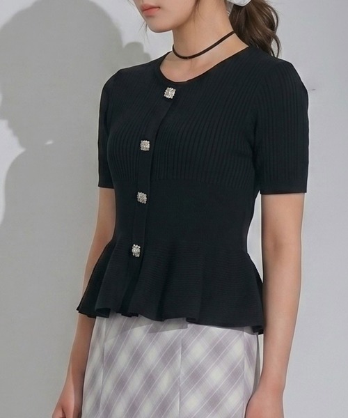 Diable baiser(ディアブルベーゼ)の「ビジューボタン×細ベルト付ペプラムニットトップス(Tシャツ/カットソー・レディース・ブラック/ホワイト・FREE)」の14枚目の写真
