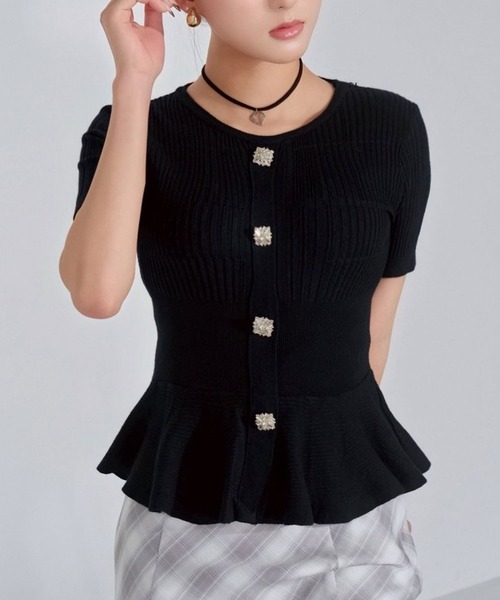 Diable baiser(ディアブルベーゼ)の「ビジューボタン×細ベルト付ペプラムニットトップス(Tシャツ/カットソー・レディース・ブラック/ホワイト・FREE)」の8枚目の写真