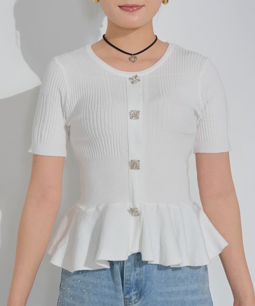 Diable baiser(ディアブルベーゼ)の「ビジューボタン×細ベルト付ペプラムニットトップス(Tシャツ/カットソー・レディース・ブラック/ホワイト・FREE)」の17枚目の写真