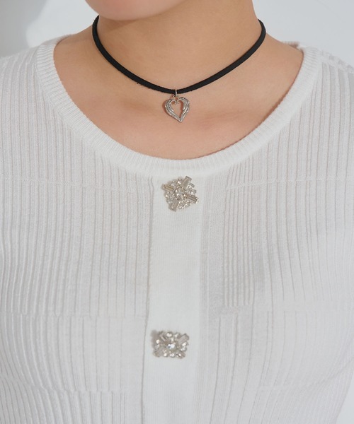 Diable baiser(ディアブルベーゼ)の「ビジューボタン×細ベルト付ペプラムニットトップス(Tシャツ/カットソー・レディース・ブラック/ホワイト・FREE)」の20枚目の写真