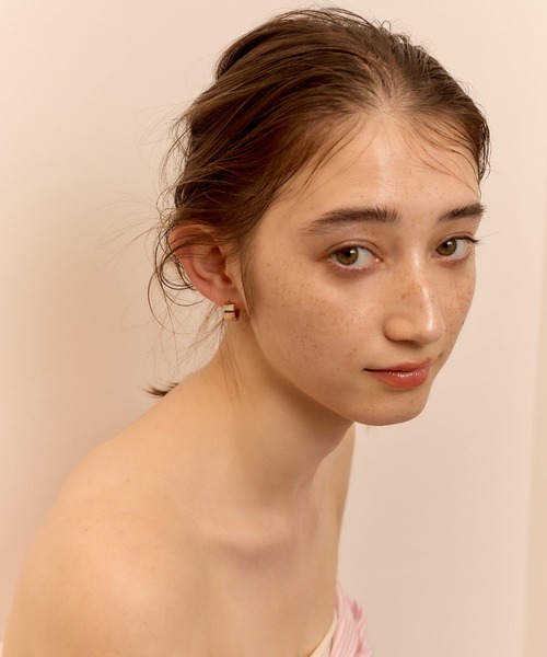 Jolie Toujours(ジョリトゥジュール)の「【汗や水に強い】〈ステンレス〉シェルフープピアス(ピアス(両耳用)・レディース・シルバー・FREE)」の7枚目の写真