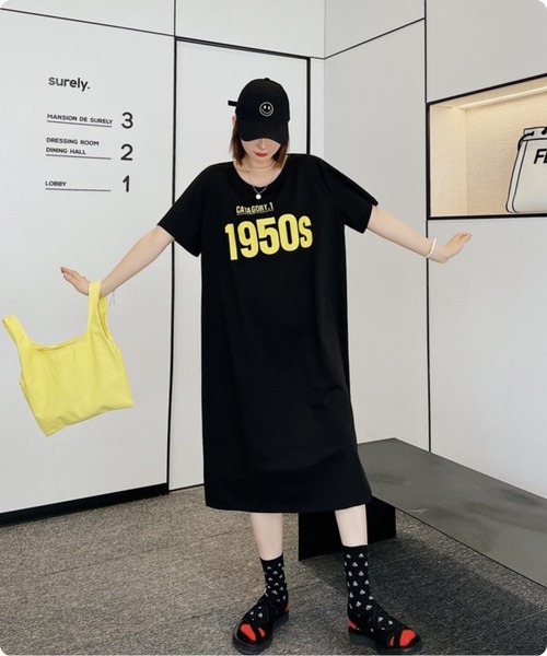 I.O.E（アイオイ）の「【韓国トレンド】1950sロゴプリントTシャツワンピース（ワンピース・レディース・ブラック/グレー・FREE）」の3枚目の写真