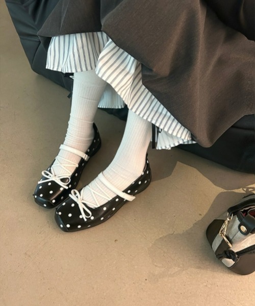 gossip！ロサンゼルス（ゴシップロサンゼルス）の「【Y2Kガーリー】レトロドット柄リボンバレエシューズ/スクエアトゥフラットマリージェーンシューズ（バレエシューズ・レディース・ブラック/オフホワイト・S/XL/L/M）」の12枚目の写真