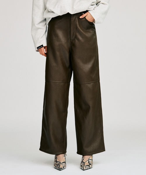 PRANK PROJECT(プランクプロジェクト)の「【2026Autumn Pre-Order】シンセテイックレザーストレートパンツ / Synthetic Leather Straight Pants(その他パンツ・レディース・ブラウン/ブラック・38/36/34)」の2枚目の写真