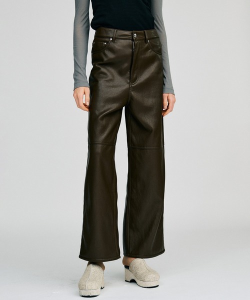 PRANK PROJECT(プランクプロジェクト)の「【2026Autumn Pre-Order】シンセテイックレザーストレートパンツ / Synthetic Leather Straight Pants(その他パンツ・レディース・ブラウン/ブラック・38/36/34)」の12枚目の写真