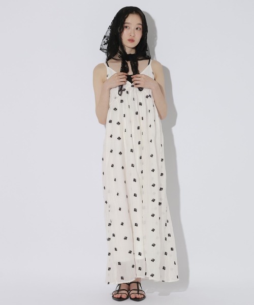 LAKOLE（ラコレ）の「楊柳刺繍キャミワンピース / 1051874（ワンピース・レディース・ライトグリーン/オフホワイト/ブラック・FREE）」の4枚目の写真
