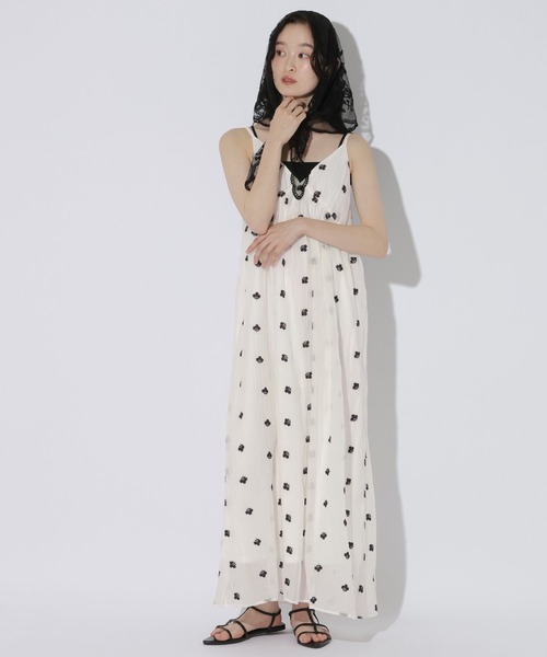 LAKOLE（ラコレ）の「楊柳刺繍キャミワンピース / 1051874（ワンピース・レディース・ライトグリーン/オフホワイト/ブラック・FREE）」の6枚目の写真