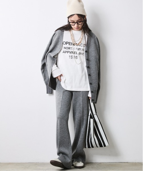 CHIC STYLE(シックスタイル)の「ロゴプリントロングスリーブTシャツ<大きいサイズ有>シックスタイル(Tシャツ/カットソー・レディース・オフホワイト/スミクロ・5L/4L/3L/LL/L/M)」の3枚目の写真