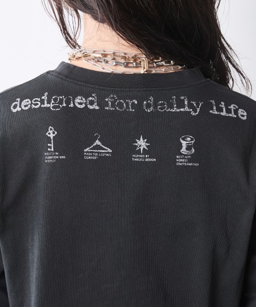 CHIC STYLE(シックスタイル)の「ロゴプリントロングスリーブTシャツ<大きいサイズ有>シックスタイル(Tシャツ/カットソー・レディース・オフホワイト/スミクロ・5L/4L/3L/LL/L/M)」の19枚目の写真