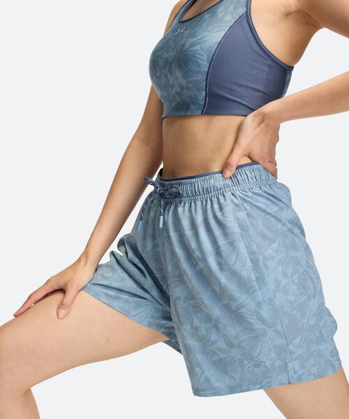 UNDER ARMOUR(アンダーアーマー)の「UAバニッシュ ノベルティ ショーツ(トレーニング/レディース)(その他パンツ・レディース・ブルー系・L/M/XL/S)」の5枚目の写真