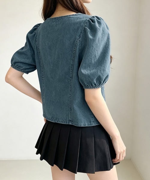 ReRe(リリ)の「パール風ボタンデニムパフスリーブブラウス(シャツ/ブラウス・レディース・ブルー・MEDIUM/LARGE/X-LARGE)」の2枚目の写真