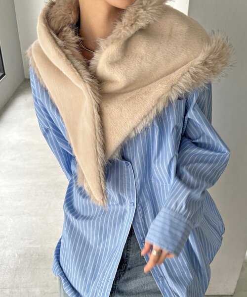 DouDou(ドゥドゥ)の「ファー三角ストール(マフラー・レディース・ダークブラウン/アイボリー・FREE)」の11枚目の写真