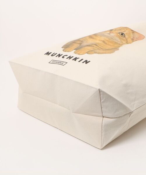 Moftique（モフティック）の「Moftique（モフティック） トートバッグ キャンバス マチ有 生成り マンチカン 猫 アニマルプリント Lサイズ（トートバッグ・レディース・ナチュラル・FREE）」の4枚目の写真