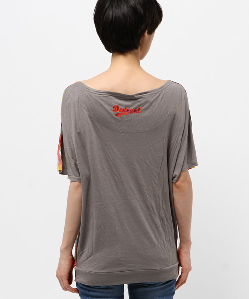 Desigual(デシグアル)の「「Desigual/デシグアル」Tシャツ(Tシャツ/カットソー・レディース・レッド系その他・SMALL/LARGE/MEDIUM)」の4枚目の写真