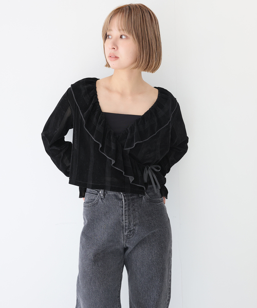 SLOBE IENA(スローブイエナ)の「miller/ミラー SLOBE別注 SHEER ベロアカシュクールトップス(Tシャツ/カットソー・レディース・ベージュ系その他/ブラック・FREE)」の3枚目の写真