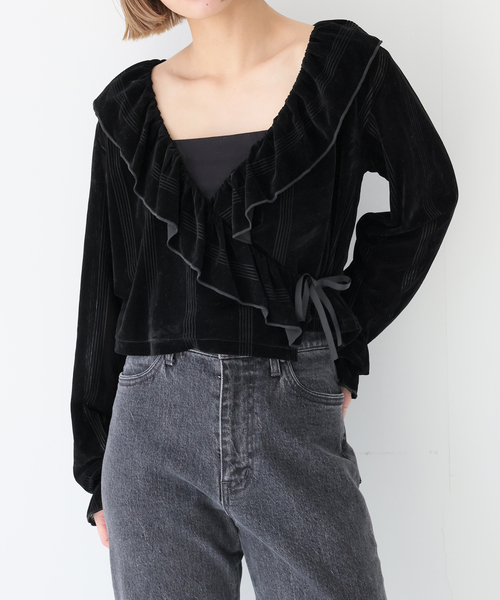 SLOBE IENA(スローブイエナ)の「miller/ミラー SLOBE別注 SHEER ベロアカシュクールトップス(Tシャツ/カットソー・レディース・ベージュ系その他/ブラック・FREE)」の4枚目の写真