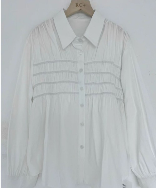 AMELY(エミリー)の「シャーリングデザインオーバーサイズシャツ(Tシャツ/カットソー・レディース・ホワイト/ブルー/ブラック・フリー)」の1枚目の写真