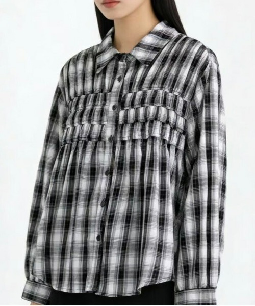 AMELY(エミリー)の「シャーリングデザインオーバーサイズシャツ(Tシャツ/カットソー・レディース・ホワイト/ブルー/ブラック・フリー)」の2枚目の写真