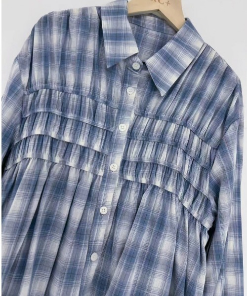AMELY(エミリー)の「シャーリングデザインオーバーサイズシャツ(Tシャツ/カットソー・レディース・ホワイト/ブルー/ブラック・フリー)」の8枚目の写真