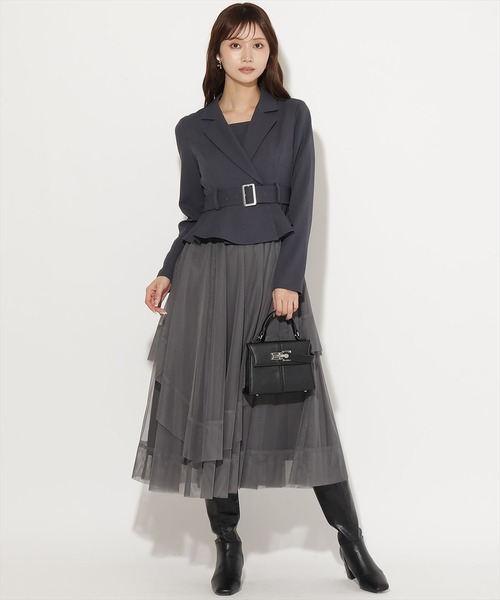 AND COUTURE(アンドクチュール)の「ペプラムジャケットレイヤードワンピース(ワンピース・レディース・ベージュ/チャコールグレー/ブラック・FREE)」の3枚目の写真