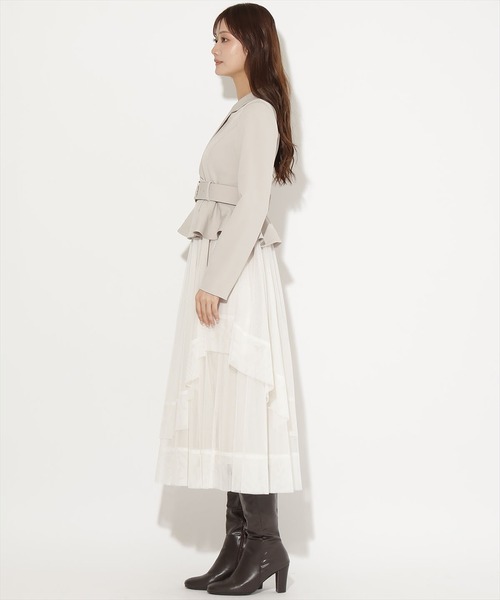 AND COUTURE(アンドクチュール)の「ペプラムジャケットレイヤードワンピース(ワンピース・レディース・ベージュ/チャコールグレー/ブラック・FREE)」の5枚目の写真